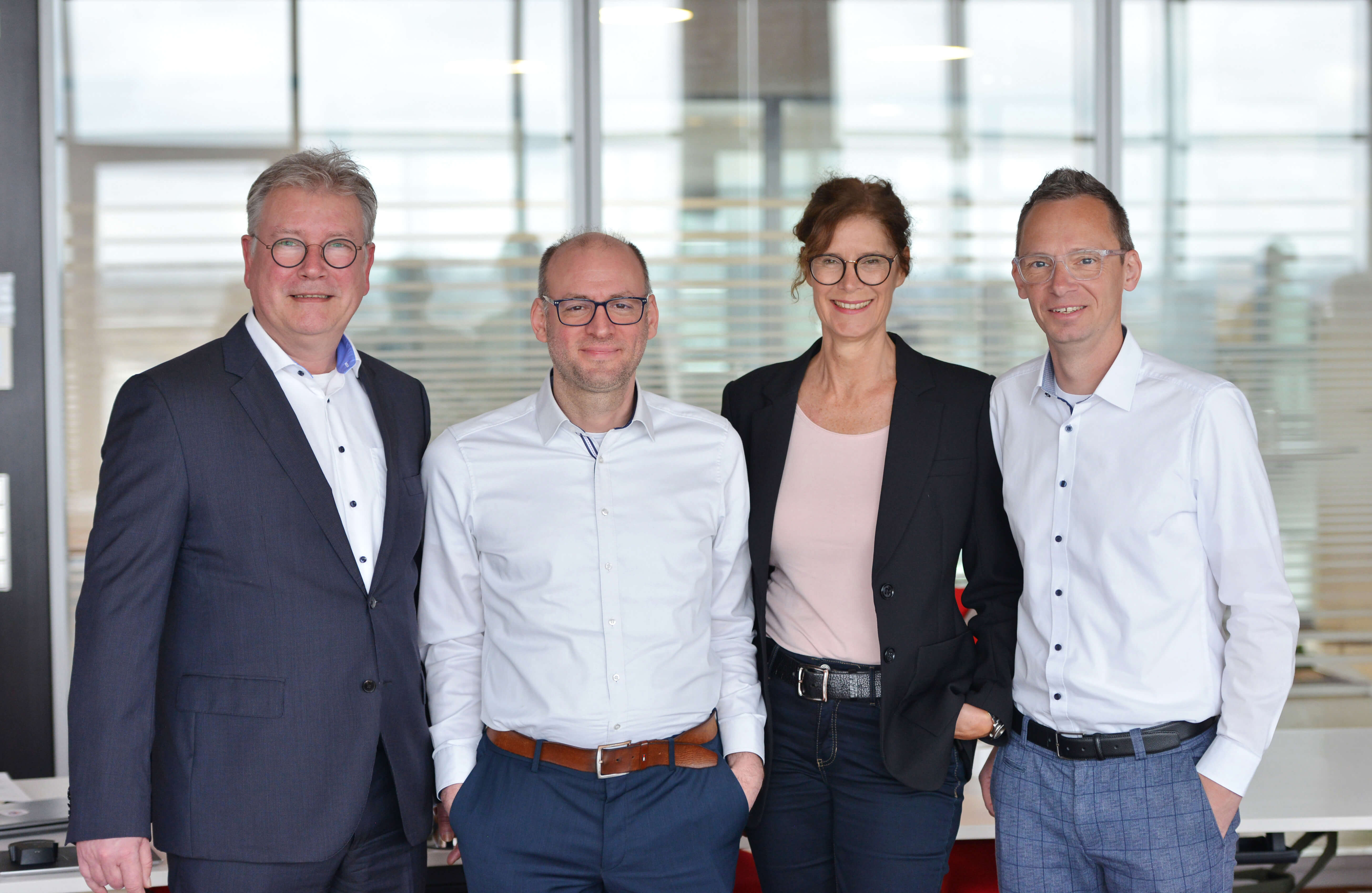 Team der Grünenthal-Stiftung  (v. l. n. Tom Hermes, Susanne Schmitt-Degenhardt und Patrick Thevis)