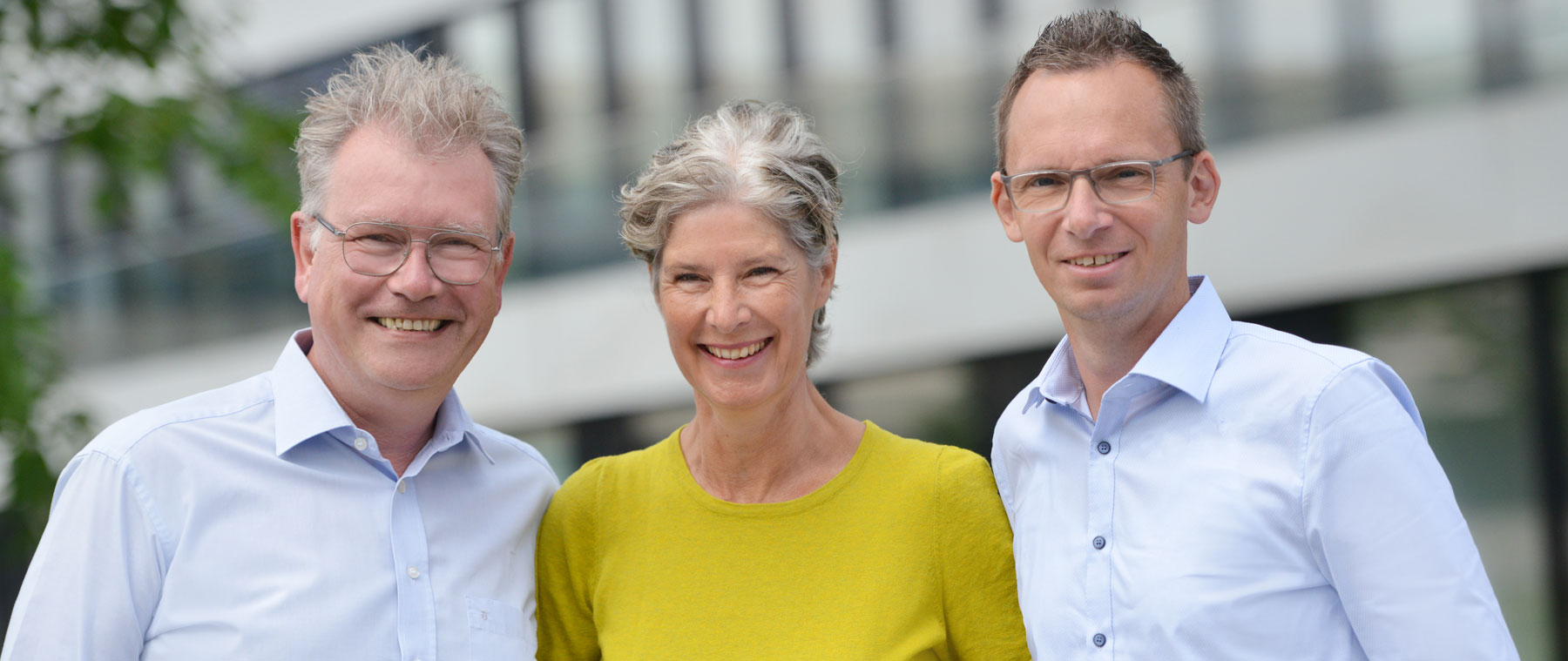 Team der Grünenthal-Stiftung  (v. l. n. Tom Hermes, Susanne Schmitt-Degenhardt und Patrick Thevis)